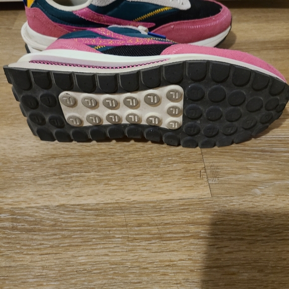 FIILA Sneakers - Picture 5 of 7